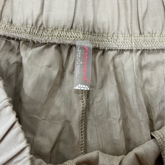 Free People Movement crepe wrinkle khaki colored shorts NWT - Picture 2 of 5